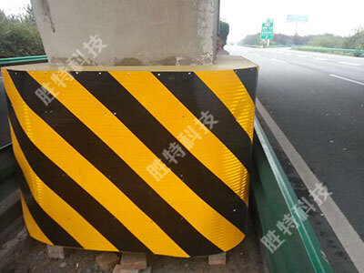 為陜西西渭（西瞳）高速安裝的高速公路橋墩防撞設施